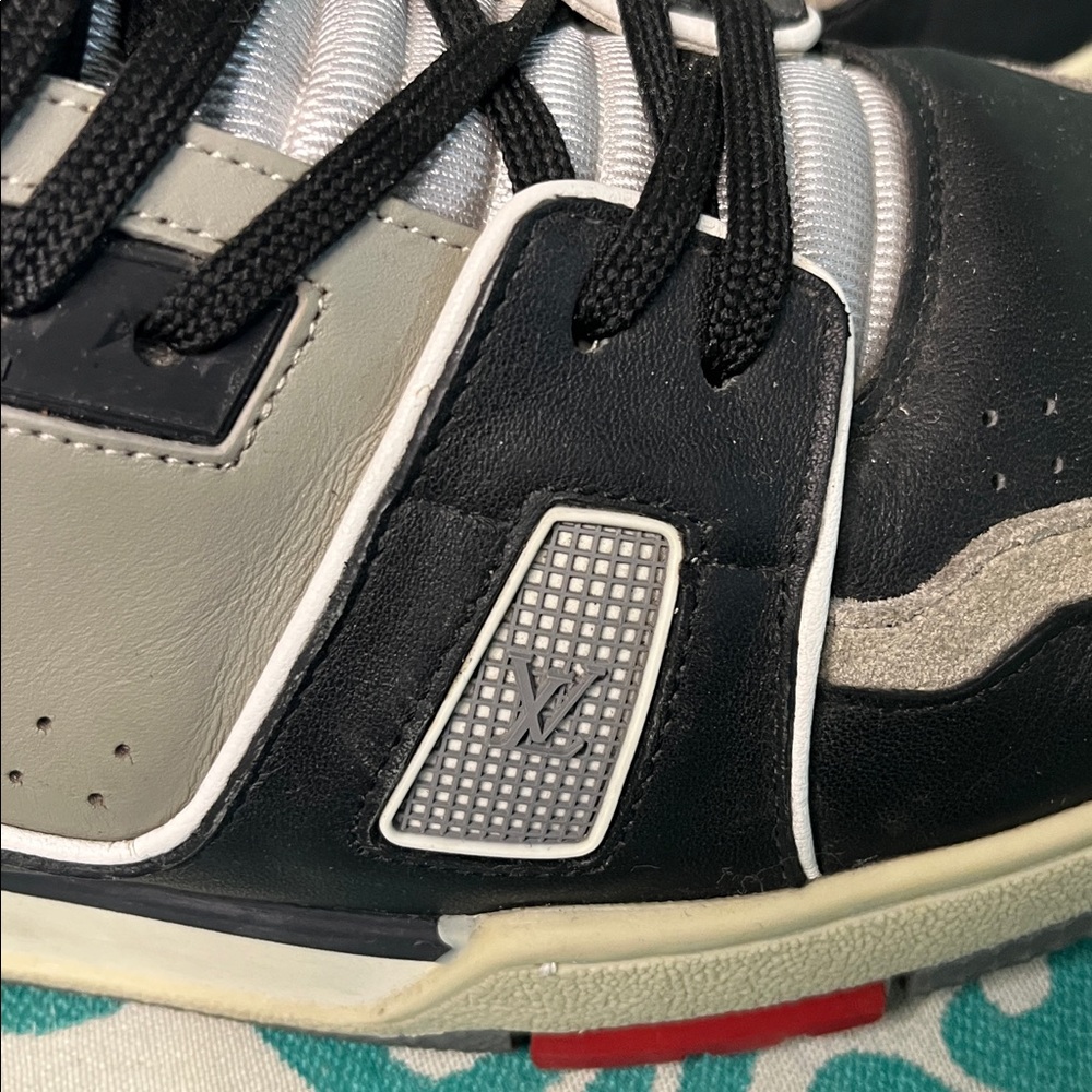 Louis Vuitton Stylish Black and Gray Men's Trainers Sneakers Italy Sz 43 (US 10) - Picture 2 of 8
